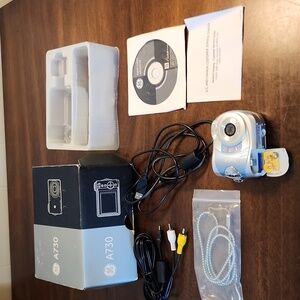 Vivitar ViviCam 3785 3.1 Megapixel Compact Camera